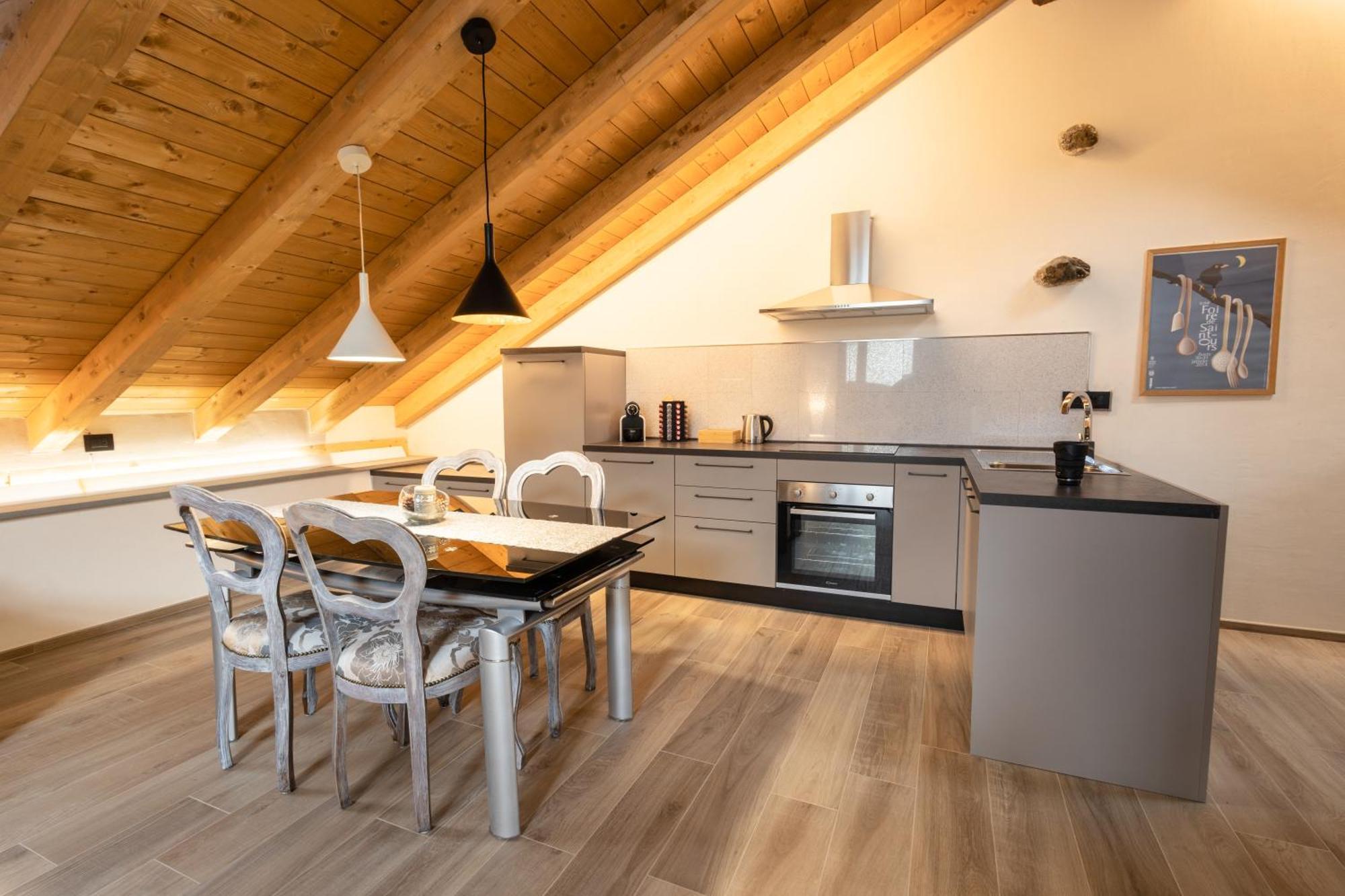 Maison Aubert In Centro Storico アオスタ エクステリア 写真